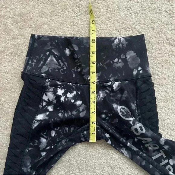 Lululemon Sunrise Salutation Workout Leggings Crop Vented High Rise Black WM 4 - Picture 15 of 16